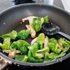 『鶏むね肉とピーマンの中華風炒め』お肉やわらか☆節約おかず♪の工程3