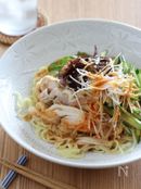 蒸し鶏ときくらげの胡麻だれ冷やし中華