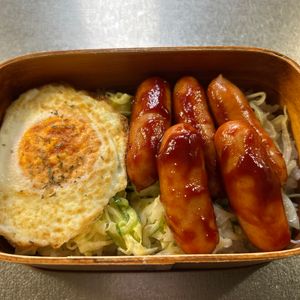 なべにゃおの作ってみた!投稿(10分deお弁当♡ホットドッグ風ウィンナー丼♡)