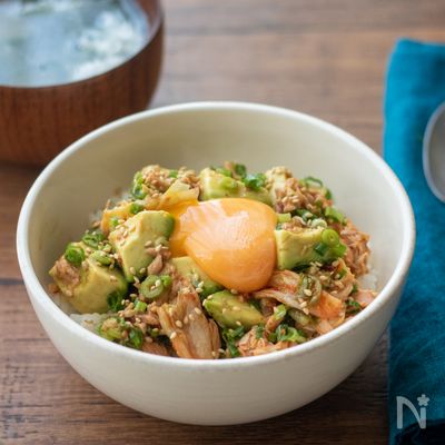 ツナ缶で！アボカドとキムチのポキ風丼