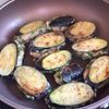【ごはん泥棒】とろじゅわでたまらない！なすの挟み焼きの工程4