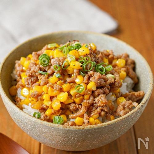 【子供爆食♡︎とうもろこしの味噌バタそぼろ丼】爆速レシピ♩