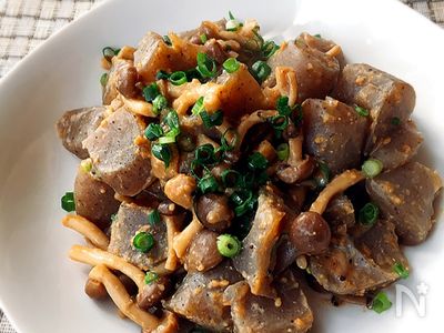 ヘルシー・メニュー♪こんにゃくとしめじのゴマ味噌煮込み | レシピ