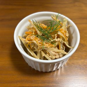 こむぎの作ってみた!投稿(激うま!ごぼうとにんじんの濃厚ツナマヨサラダ)