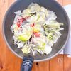レタスとカニカマの【最強ふわとろ卵とじ】の工程2