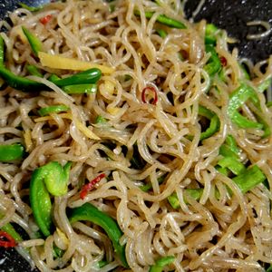 ヴェルの作ってみた!投稿(和食のヘルシー惣菜😘糸こんにゃくとピーマンのきんぴら😋)