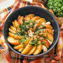 【ワンパン甘ふわ幸せおかず!】りんごと大葉と鶏肉のソテー