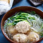 鶏団子と豆苗の中華風春雨スープ【#水戻し不要 #包丁不要】