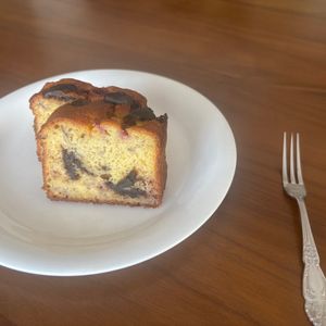 こむぎの作ってみた!投稿(焼くまで5分・簡単混ぜるだけ！チョコバナナといちごのケーキ)