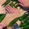 3分チンして漬けるだけ「オクラのわさび白だし漬け」の工程1