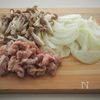 きのこの旨味たっぷり♪【ふわとろ親子丼】の工程1