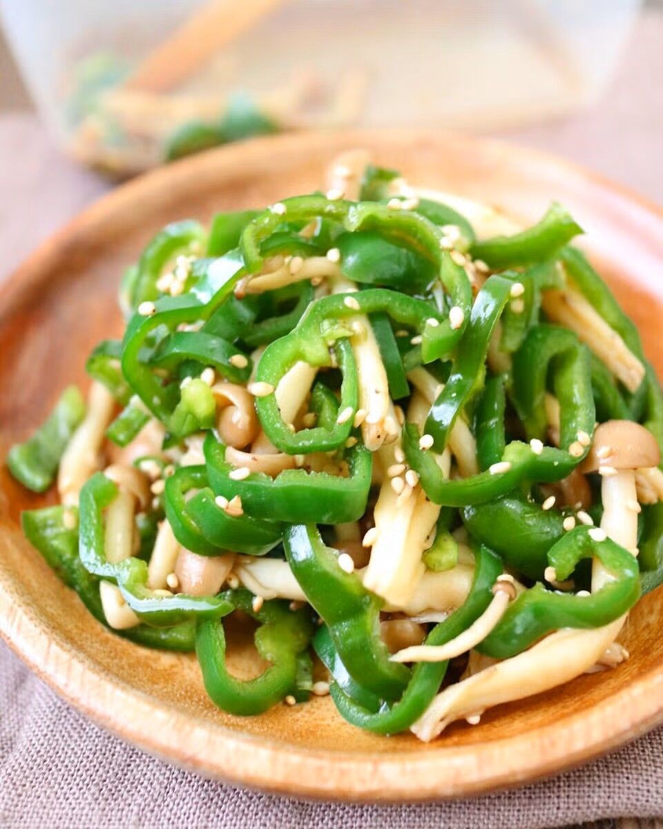 レンジで5分!【きのことピーマンのオイスターソース和え】