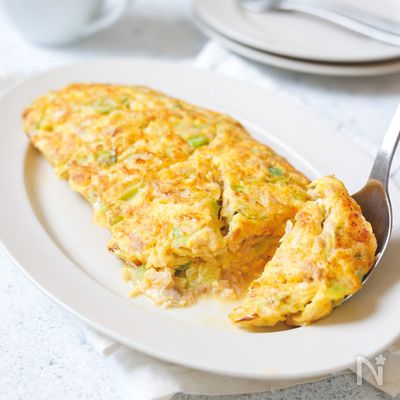 ツナ缶で手軽に♪春キャベツのチーズオムレツ