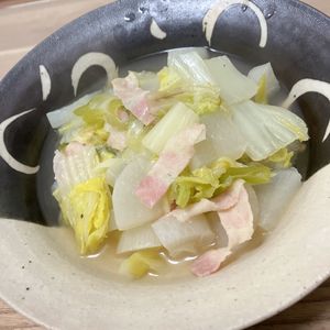 Natsukoの作ってみた!投稿(優しい旨味たっぷり♪大根と白菜のベーコン煮)