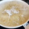 シンプルなのに大満足❣️春キャベツとベーコンのパスタの工程1