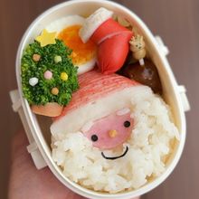 カニカマ一つでサンタクロースおにぎり