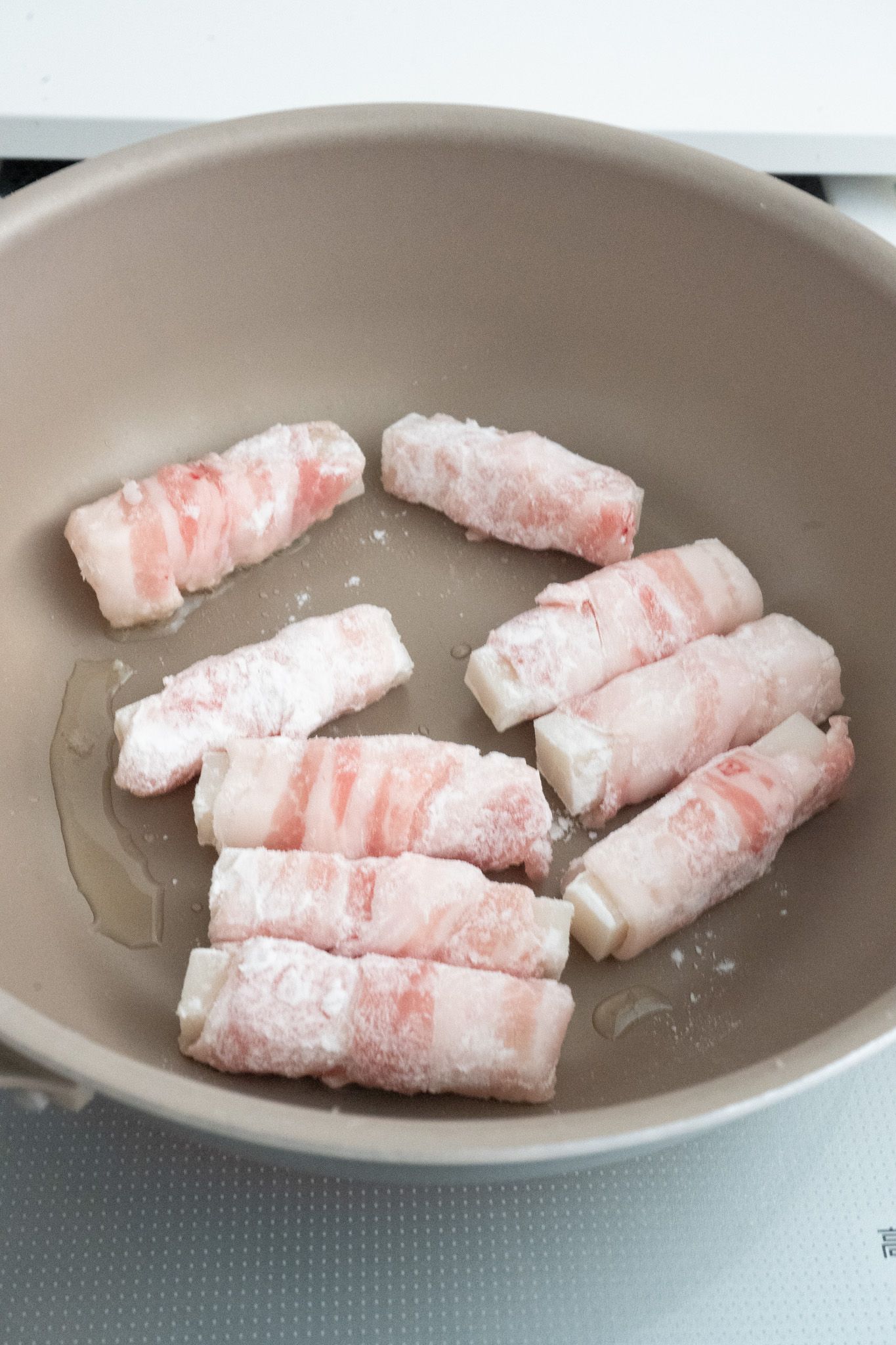 お餅の肉巻き【巻いた者のみ知れる味】 | レシピサイトNadia