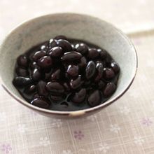薄味仕立ての黒豆煮
