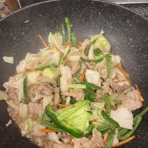 Hikeyの作ってみた!投稿(行列の定食屋さんの🍚10倍おいしい漬け焼き♪肉野菜炒め🤩)