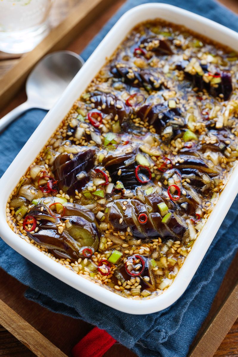 三茄子ページ 焼いて漬けるだけ！蛇腹なすのやみつき卵風ピリ辛漬け | レシピサイトNadia