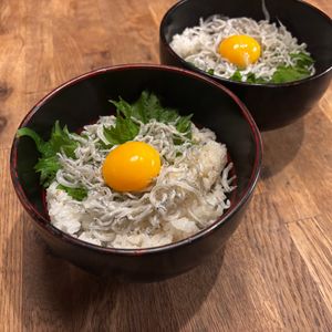 10歳のシェフの作ってみた!投稿(3分で簡単ご飯！ご飯に秘密の味付け＊しらすどんぶり)