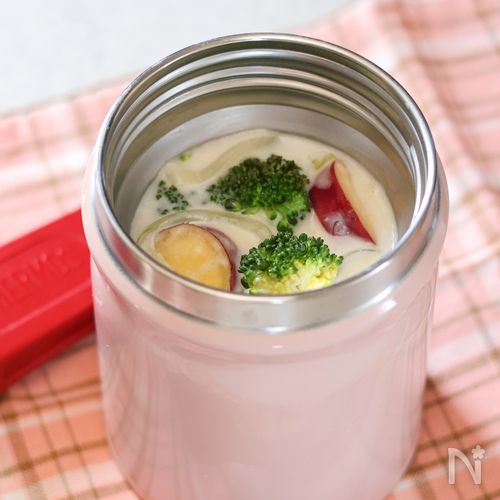 【鶏肉とさつまいもの豆乳シチュー】ほっこり温まる