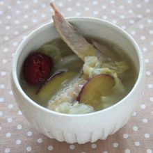 棗（なつめ）入り鶏手羽とさつまいものスープ
