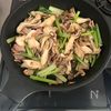 【小松菜と舞茸のペペロン炒め】副菜に！箸が止まらなくなる♪の工程3
