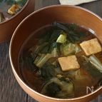 乾物でかさ増し♪キャベツと高野豆腐とわかめの味噌汁