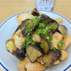 Tsuneaki Okadaの作ってみた!投稿(ワンパン10分！【鶏むね肉となすの甘酢炒め】)