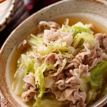 豚バラと春キャベツのうま塩スープ煮【#包丁不要 #煮るだけ】
