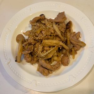 みわの作ってみた!投稿(たっぷりきのこと豚肉の生姜焼き)