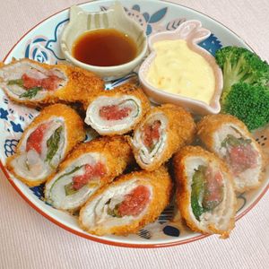 maiの作ってみた!投稿(さっぱり食べれる揚げ物レシピ♡『梅しそミルフィーユカツ』)