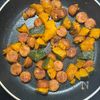 かぼちゃとウインナーのカレー風味オープンオムレツの工程1