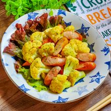 コクうま☆カリフラワーとウィンナーの味噌カレー炒め☆