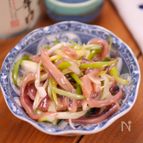 1分おつまみシリーズ⑦イカの塩辛とネギのごま油和え🤤🍶