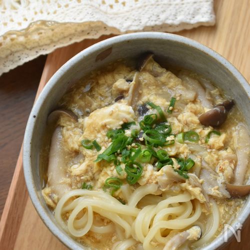 片栗粉いらず！米粉でとろみをつけるきのこ卵あんかけうどん