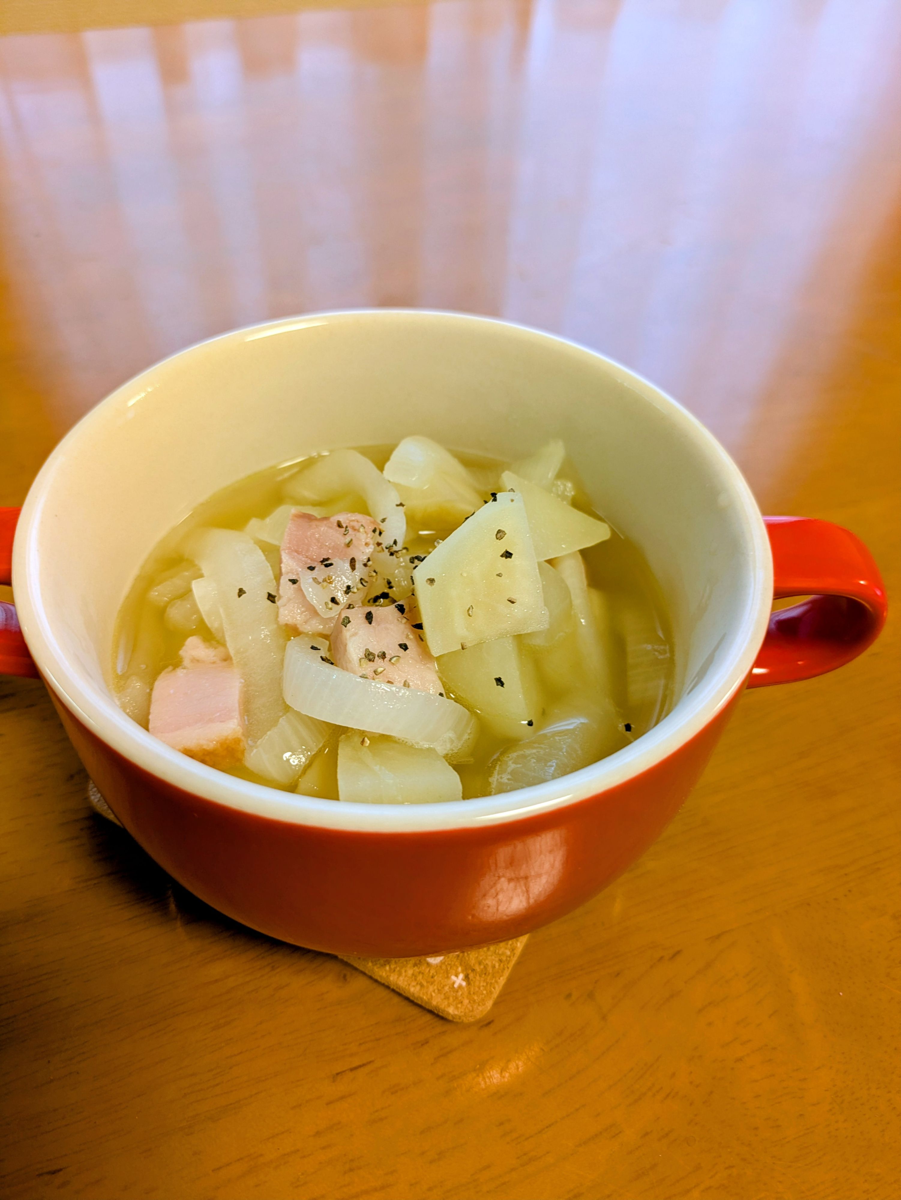 レンジで野菜を甘く♡『ベーコンポテトのオニオンスープ』の作ってみた