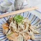 白ダシのみの味付けで美味しい、生鮭とキノコの炒め物