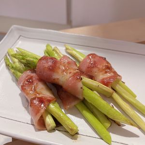 あーちゃん·͜· ♡の作ってみた!投稿(【あと1品レシピ】アスパラのベーコン巻き♪バター醤油味♪)