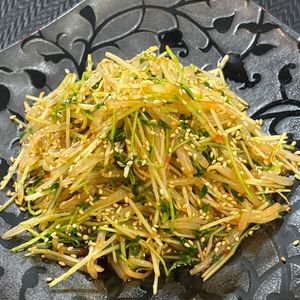 楽ラク手抜キッチン🐶🐾の作ってみた!投稿(150円＆10分副菜【もやしと豆苗のナムル】)