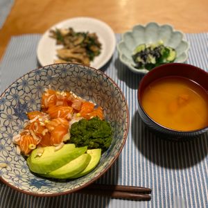 aataの作ってみた!投稿(【サーモンとアボカドの漬け丼】箸が止まらない♪)