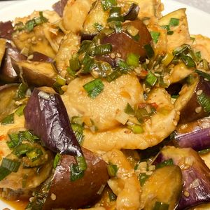 すみれの作ってみた!投稿(ワンパン15分！【鶏むね肉となすの香味ダレ炒め】)