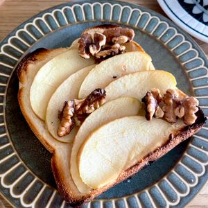 michuの作ってみた!投稿(【リンゴとクルミのクリチトースト】スイーツ感覚で食べられる！)