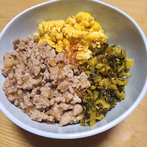 ナムディの作ってみた!投稿(あまから魯肉飯風そぼろの三色丼)