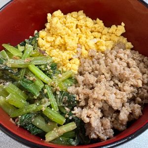 ひまわりの作ってみた!投稿(【甘辛そぼろの三色丼】10分で即完成♡ごはんとの相性抜群!)