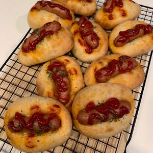 ぐ〜たら子の作ってみた!投稿(こねないソーセージパン)