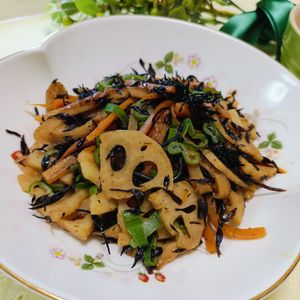 AKARI☆の作ってみた!投稿(シャキッと食感が美味しい☆【ひじきとれんこんの炒め煮】栄養◎)