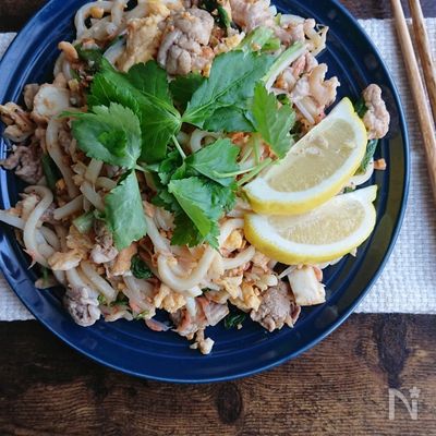 "アレ"で代用!旬のパッタイ風うどん