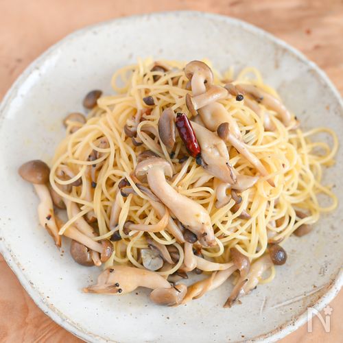 メイン食材しめじだけ!ゆずこしょう香るしめじのぺペロンチーノ